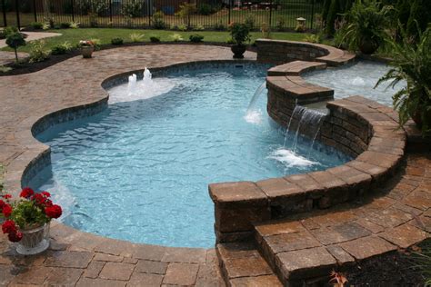 Pool Fountains & Water Features in Kansas City - Pools By York