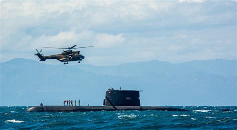 South African Navy training exercise off Simon's Town, False Bay : r ...