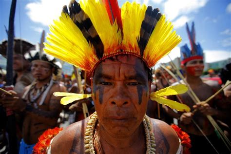 Gli indigeni manifestano pacificamente a Brasilia - Primopiano - Ansa.it