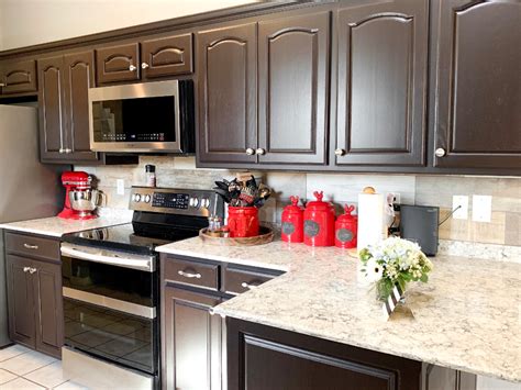 Pin by Lisa Da Costa on Kitchen | Dark brown kitchen cabinets, Brown ...