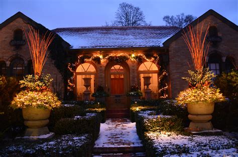 10 Festive Outdoor Christmas Light Ideas for Your Yard