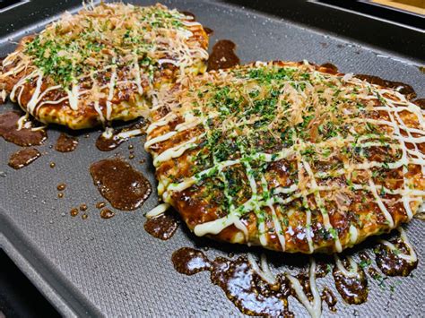 【Okonomiyaki】Okonomiyaki is a traditional main food from the Kansai ...