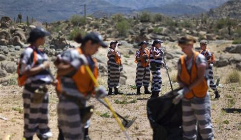 America's Only All-female Chain Gang in Arizona (20 pics)