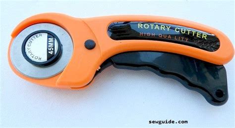 How To Use A Rotary Cutter With The Cutting Mat - SewGuide