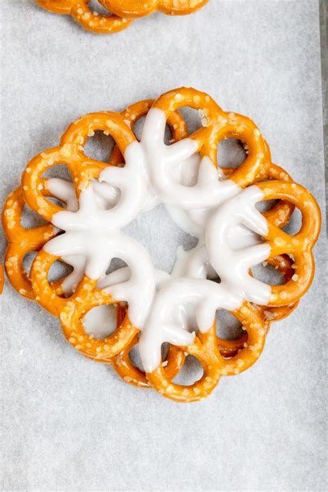 Pretzel Wreaths No Bake Treats | Best Cookie Recipes