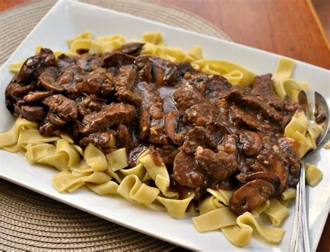 How To Make Beef Tips And Noodles With Brown Gravy? - DeKookGuide