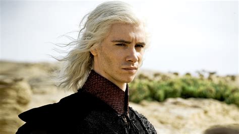 Viserys Targaryen played by Harry Lloyd on Game of Thrones - Official ...