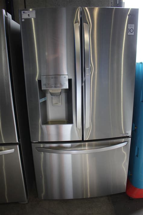 36" STAINLESS STEEL LG FRIDGE WITH BOTTOM FREEZER AND WATER & ICE