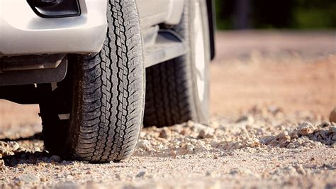 How To Drive On Gravel Roads - Owais Driving School