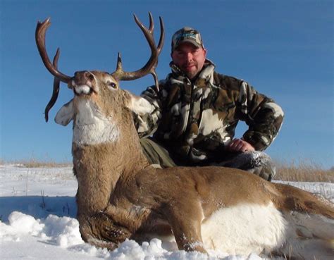 Whitetail Deer Hunting Alberta Canada - Burnt Lake Outfitters