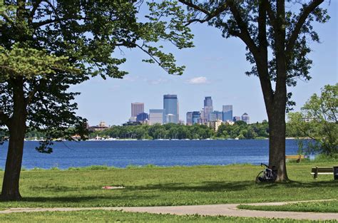 Minneapolis' Lake Calhoun - What to See and Do