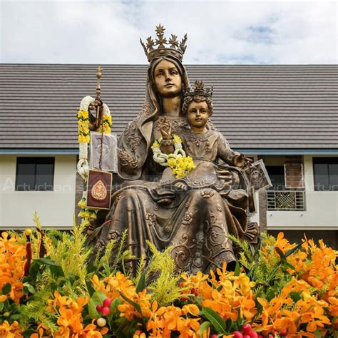 Mother Mary and Jesus Statue