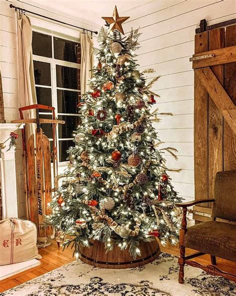 15 Beautifully Decorated Wintry-Rustic Christmas Tree Ideas