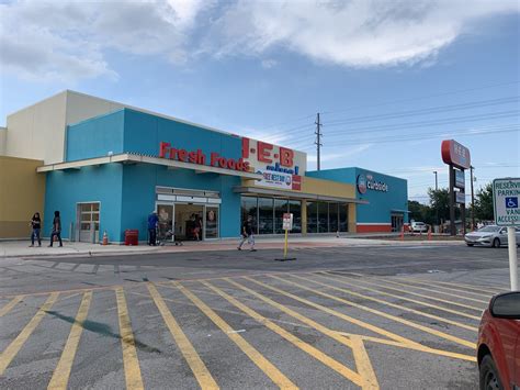 Construction at the Riverside HEB is coming together at last! : r/Austin