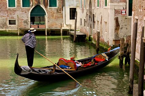 Gondola Ride - Venice Tour - Venice sightseeing - Go Italy Tours