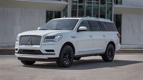 The 2020 Lincoln Navigator Gets All Monochrome-y | CarsRadars