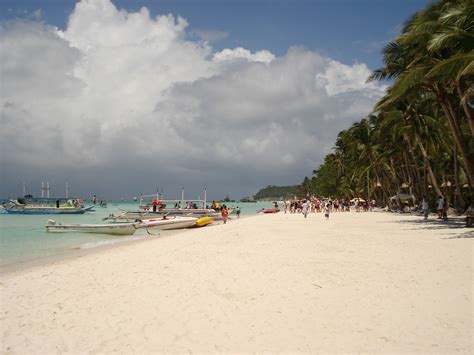 File:Boracay white beach1.JPG - Wikimedia Commons