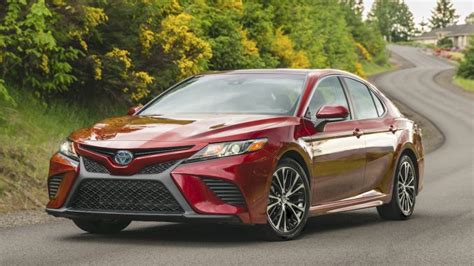 2018 Toyota Camry XLE Hybrid: Forget What You Think You Know About ...