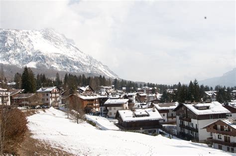 Ski resort of Cortina d'Ampezzo, Italy wallpapers and images ...