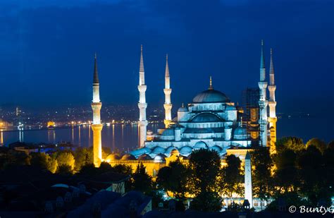 The Blue Mosque, Istanbul, at night. One of the most beautiful sights ...