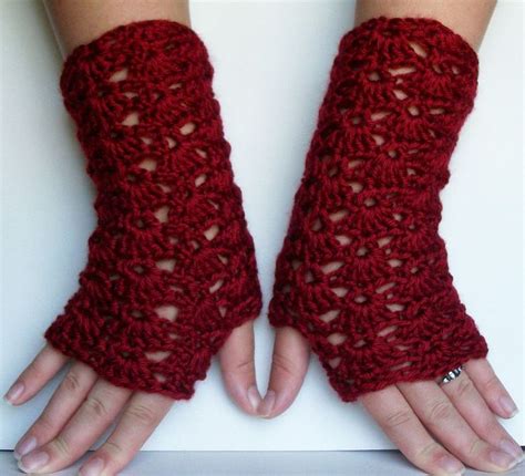 Pattern for the Long Lace Shells Fingerless Gloves This is the perfect ...