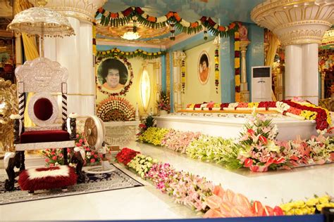 LIVE DARSHAN BHAGAWAN SRI SATHYA SAI BABA MAHA SAMADHI DARSHAN IN ...