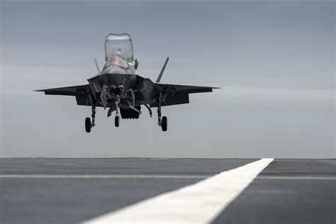 1st F-35B Lightning Landing on HMS Prince of Wales