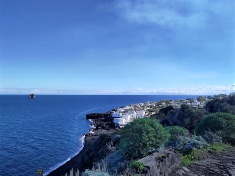 Strombolicchio and the basaltic beaches of Stromboli. : r/europics