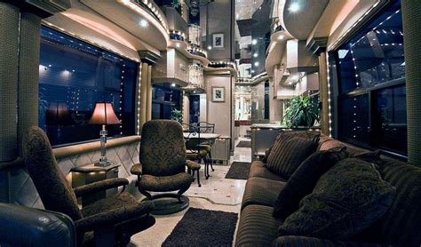 The most luxury bus designs 10 高級インテリア, インテリアデザイン, モダンインテリア, ラグジュアリーな旅行 ...