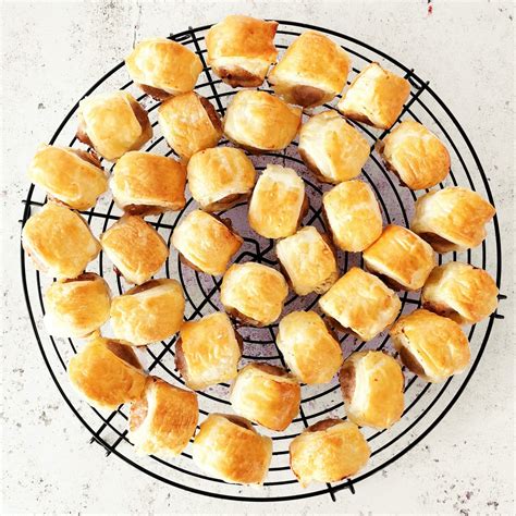 Mini Sausage Rolls with Puff Pastry – Feast Glorious Feast