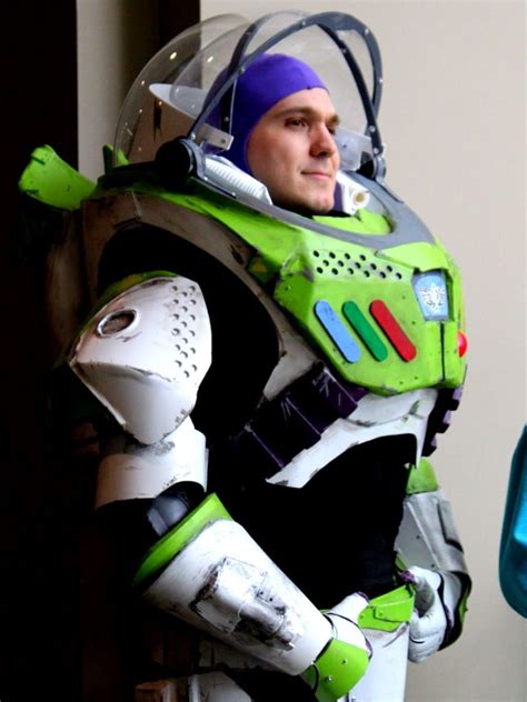 real life Buzz Lightyear | Buzz lightyear costume, Disney cosplay ...