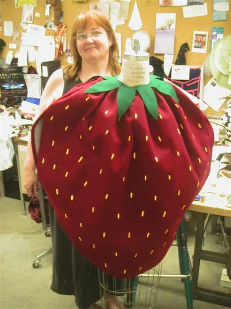 Strawberry costume - nice pattern to follow when making | Strawberry ...