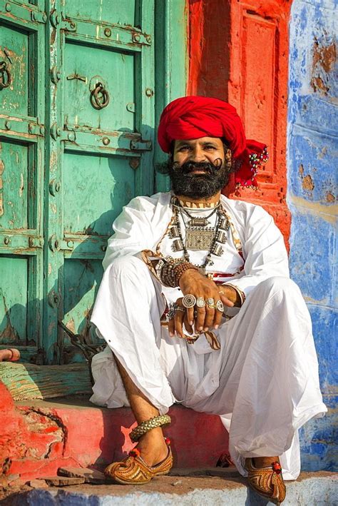 Rajasthani man dressed in traditional clothes, Jodhphur, Rajasthan ...