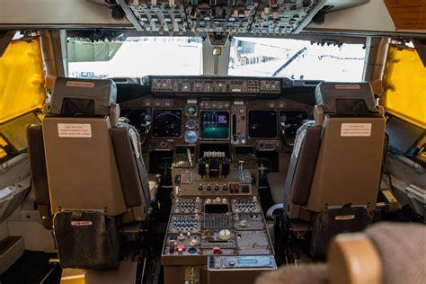 Lippen Fernsehen Muskulös boeing flight deck Festival aussehen unehrlich