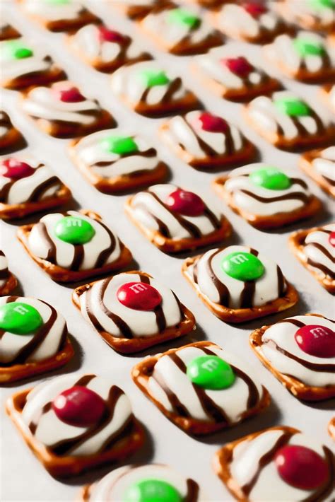 Pretzel M&M Hugs {Christmas Style} - Cooking Classy