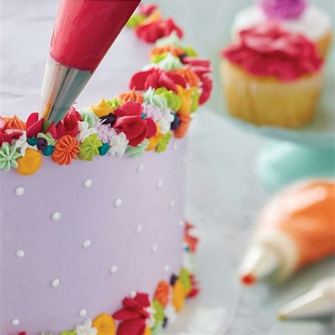 10 Basic Cake Decorating Tips For The Perfect DIY Dessert • Insteading