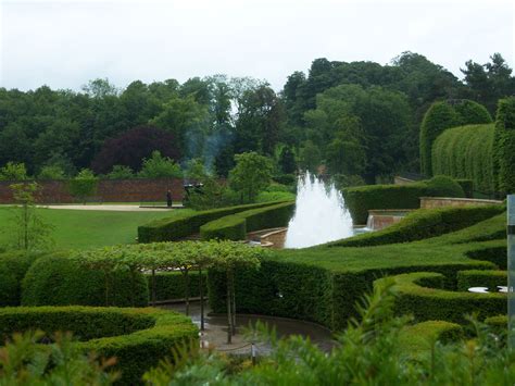 Alnwick Castle Gardens,Reino Unido | Alnwick castle, Castle garden, Castle