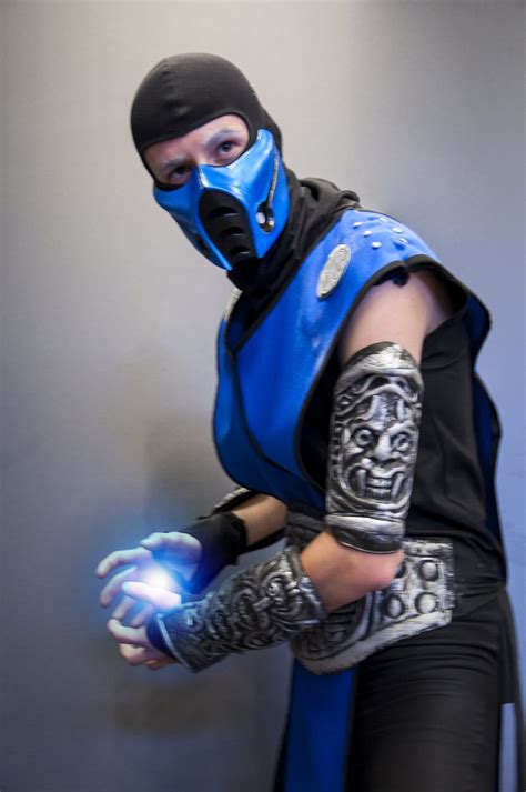 11 Mortal Kombat: Sub Zero Cosplay Costume Designs - Creative Cosplay ...