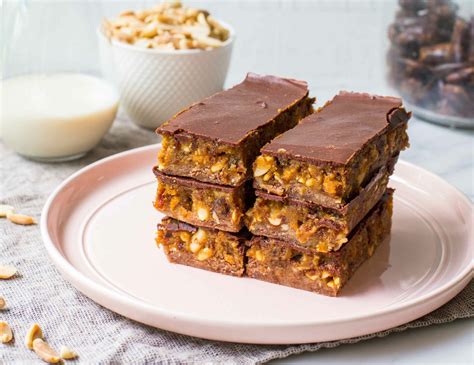 Healthy Snickers Protein Bar Recipe - The Healthy Man