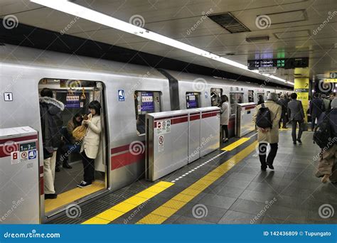 Tokyo Subway Stock Images - Download 3,037 Royalty Free Photos