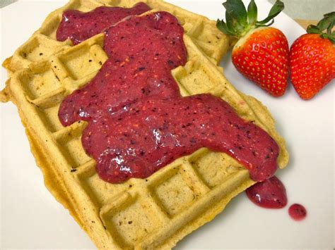 The Lifestyle Notebook : Healthy Peanut Butter & Jelly Waffles