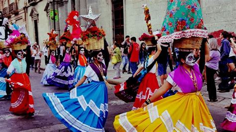 day of the dead traditional dress | Day of the Dead Tour in Mexico ...