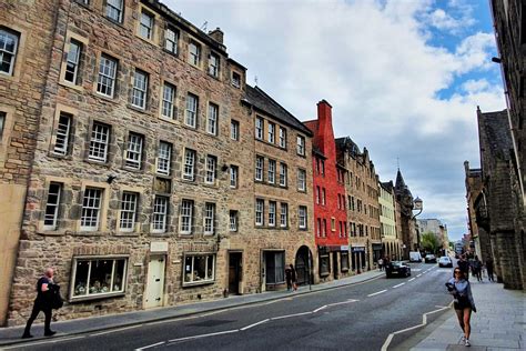 Historic Edinburgh Old Town tenement restored to former glory ...