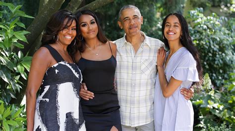 Obamas Wish Everyone a Happy Thanksgiving With Adorable Family Pic