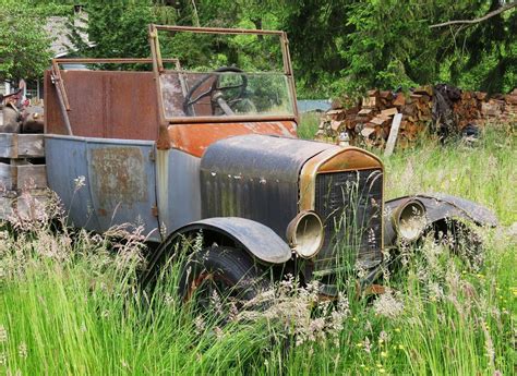 Model "T" Truck | Abandoned cars, Vintage cars, Antique trucks