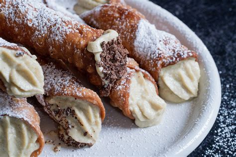 Fresh Pistachio-Filled Cannoli | 12 Tomatoes