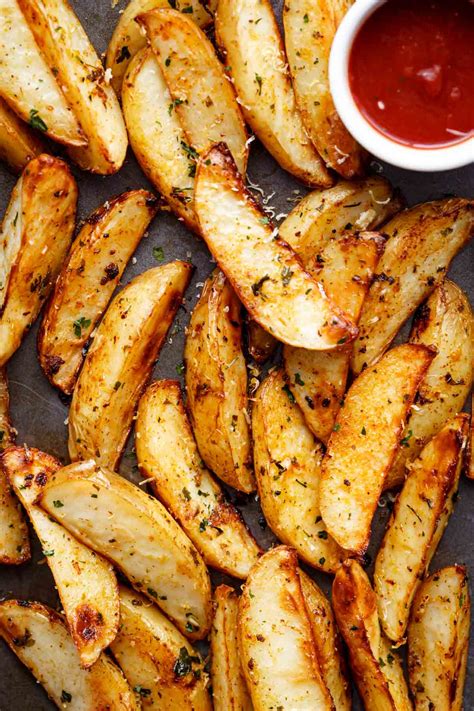 Crispy Garlic Baked Potato Wedges - Cafe Delites