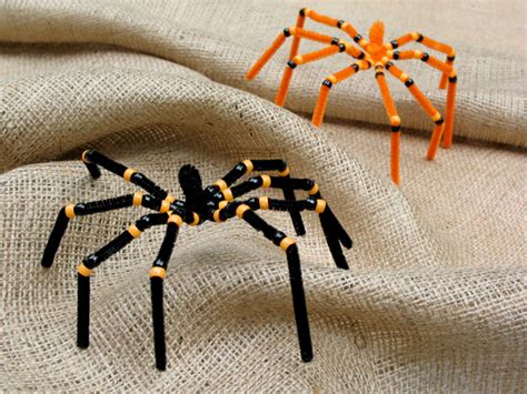 Spooky Pipe Cleaner Spiders | Fun Family Crafts