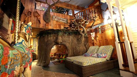 17 kid-themed hotel rooms that will delight the whole family ...