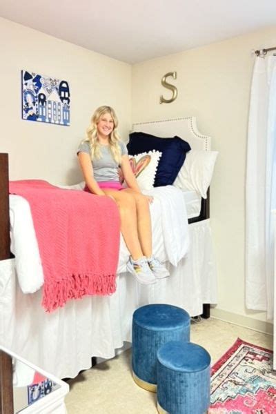 15+ Preppy Dorm Room Ideas For A Bright & Colorful Dorm